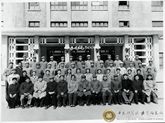 1965年青海春雷文工团慰问演出后九院领导与文工团员合影留念。前排：左4郭永怀，左3朱光亚，左5吴际霖，右6王淦昌_副本.jpg
